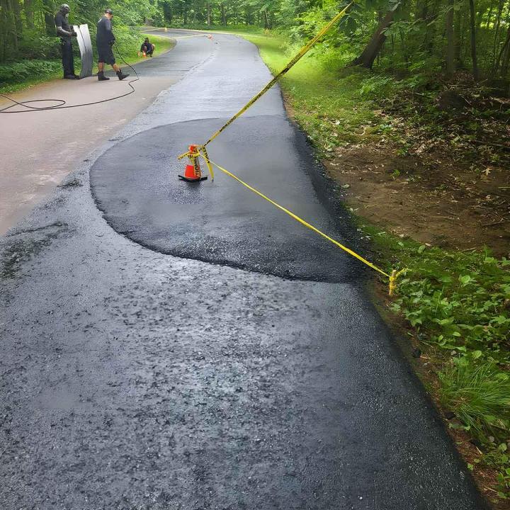 Nivellement et rectification des pentes d'asphalte Saint-Jérôme