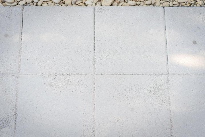 Nous pouvons refaire les joints de sable polymère.